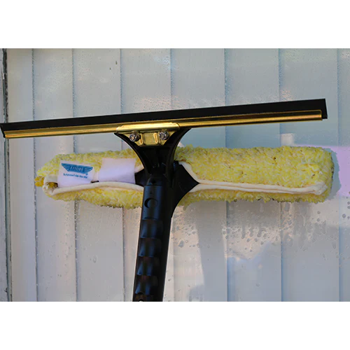 Ettore BackFlip Window Cleaning Combo Tool with Washer and Squeegee - Image 3